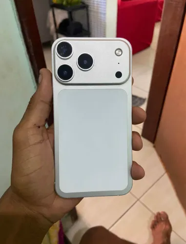 iPhone XR no 17 Pro