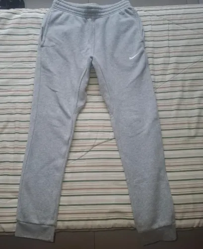 CALÇA DA NIKE MOLETOM CINZA