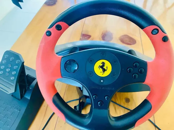Volante Thrustmaster Ferrari Red Legend 