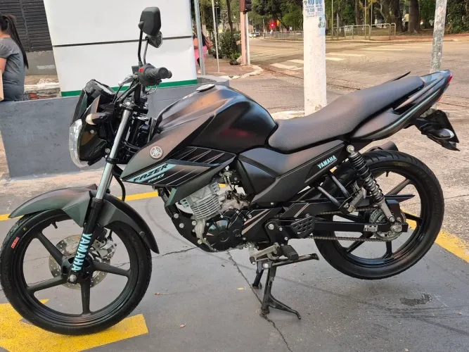 Vendo essa belíssima moto fazer 150