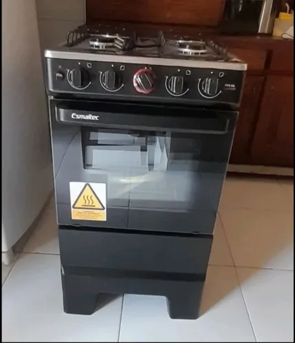 Vende-se fogão semiusado.