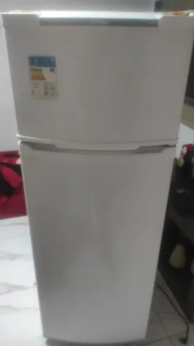 Vendo geladeira Consul degelo em ótimo estado super conservada