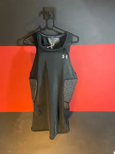 Camisa de compressão com proteção Under Armour para Futebol Americano