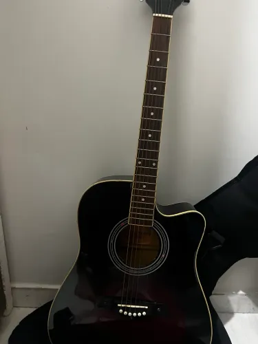 Vendo violão ótimo para iniciantes