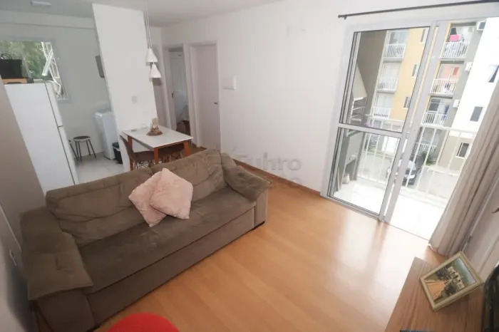 Apartamento mobiliado de 2 dormitórios com sacada e churrasqueira no Recanto da Figueira