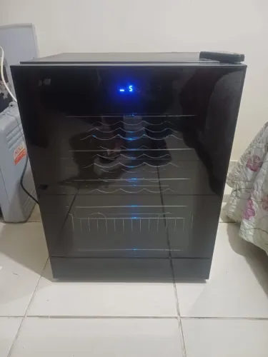 ADEGA 24 GARRAFAS 12 LATAS