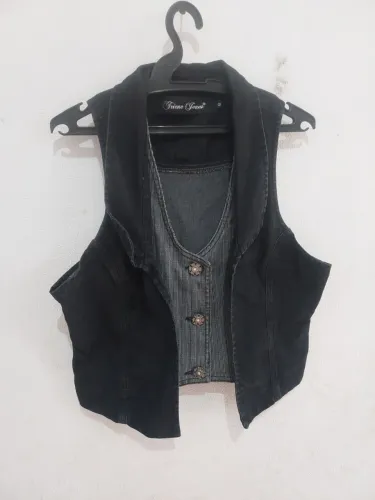 Colete Jeans Preto Sobreposição Dupla / Efeito Camadas - Triene Jeans<br>
