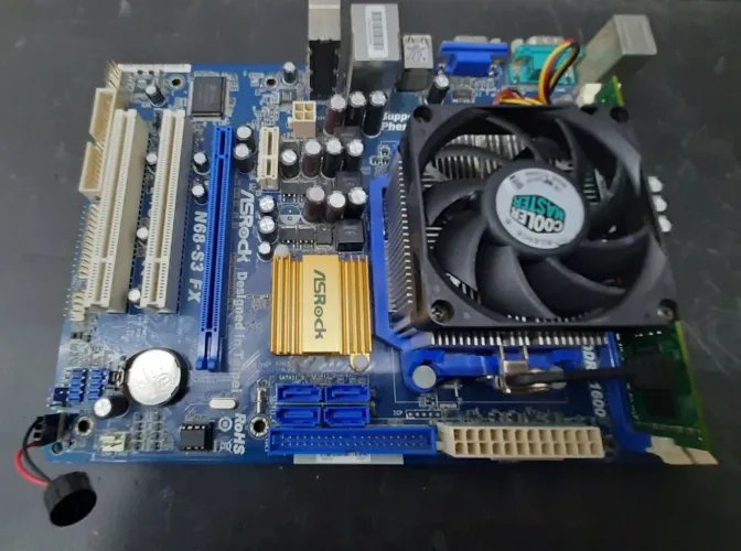 Placa Mãe ASRock N68-S3 FX 4GB DDR3 (sem espelho Traseiro)