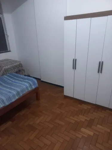 Quarto mobiliado para mulher ou rapazes acima de 30 anos - R$ 900