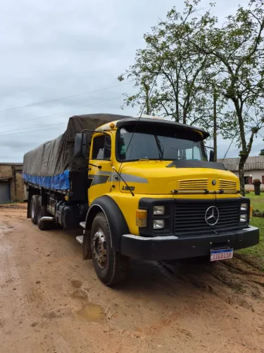 Caminhão Mercedes-bens 13 18