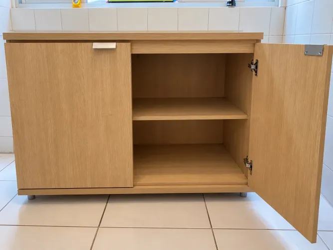 Armário multiuso com rodinha