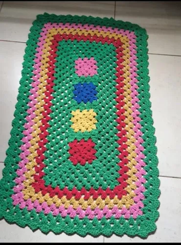 Vende se tapetes de croché tenho 2 pronta Grande R$200 e pequeno 65.00 entrega