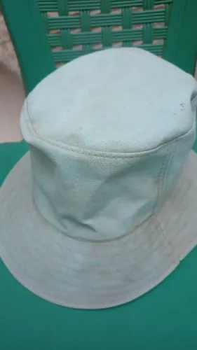 Chapéu Bucket Bege de Aba Larga Usado