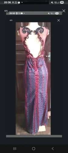 Vestido maravilhoso todo em pedraria e renda