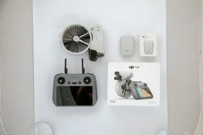 Drone DJI FLip com controle com Tela