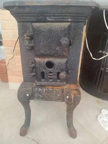 Fogão a lenha de ferro.