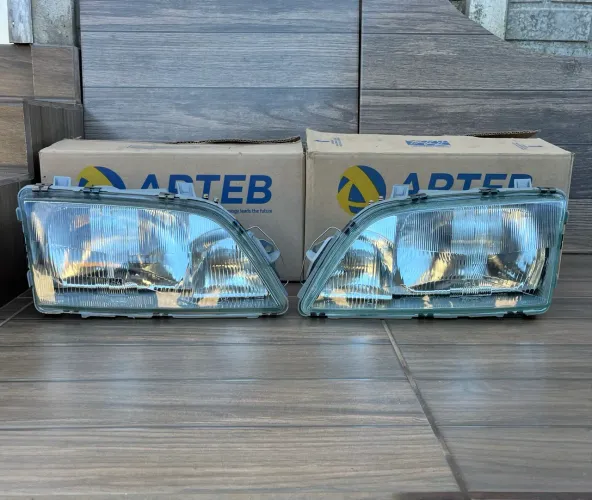Par Farol Omega 92/98 C/ Auxiliar Original Arteb