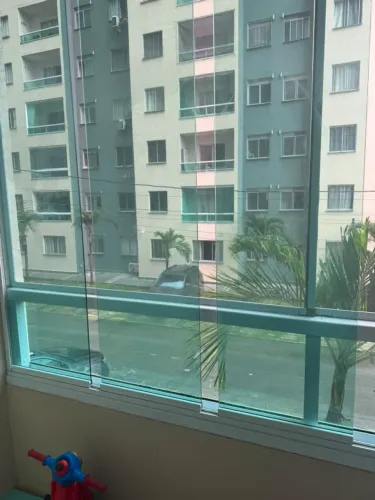 Apartamento á venda de 02 quartos com suíte e varanda em Narandiba