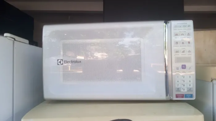 Micro-ondas Electrolux - Prático e Funcional 220v funcionando tudo entrego tenho outros