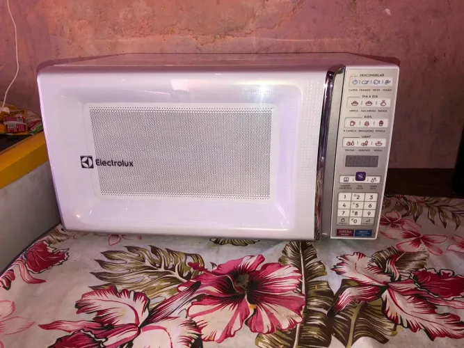 Microondas Eletrolux novo grande