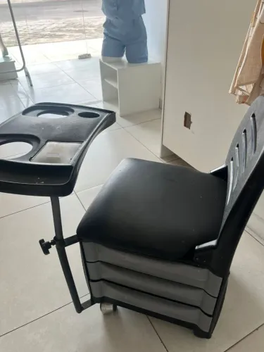 Vende-se  2 cirandas   1 maca e  lavatório 