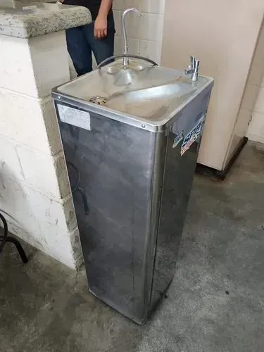bebedouro de pressão de coluna feito em aço inox, 