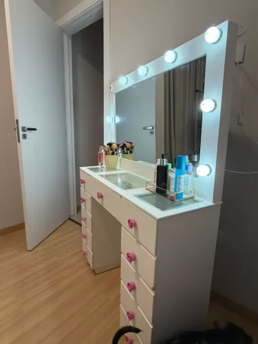 PENTEADEIRA BRANCA COM ILUMINAÇÃO