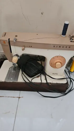 Máquina de costura Elgim Singer