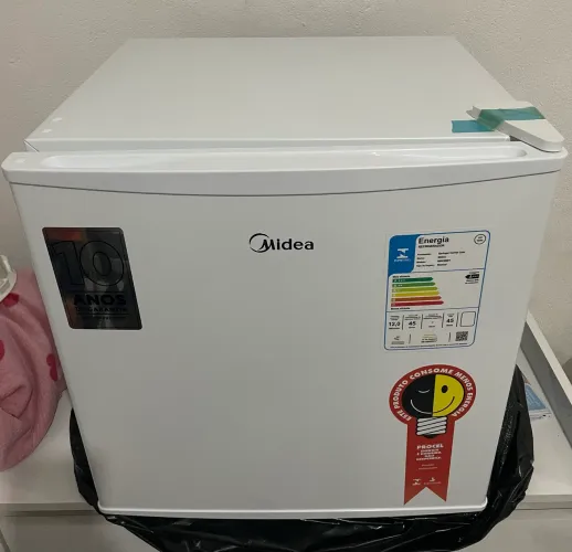 Vendo frigobar midea 45L novo