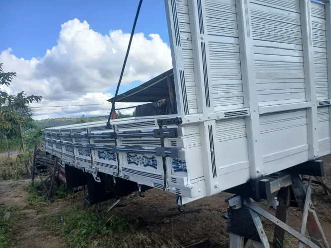 Carroceria 3x4 wolkswagen yveco Ford cargo 710 etc