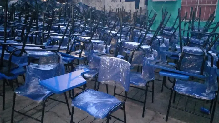 Cadeira escolar plástico