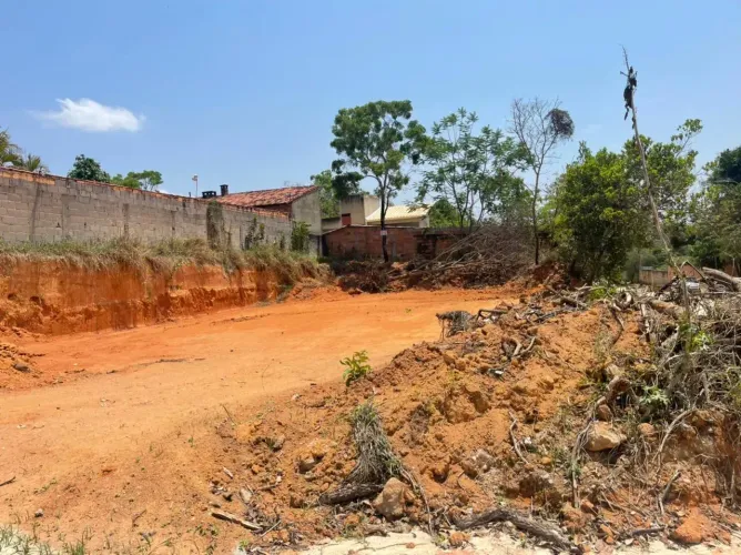 LOTE EM ESMERALDAS/MG