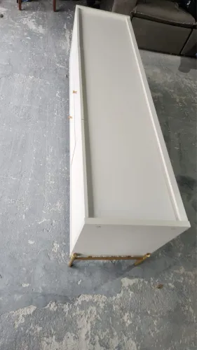 Rack para TV até 75 polegadas em MDP, 2 gavetas, 2 portas basculantes com 2 pistões c