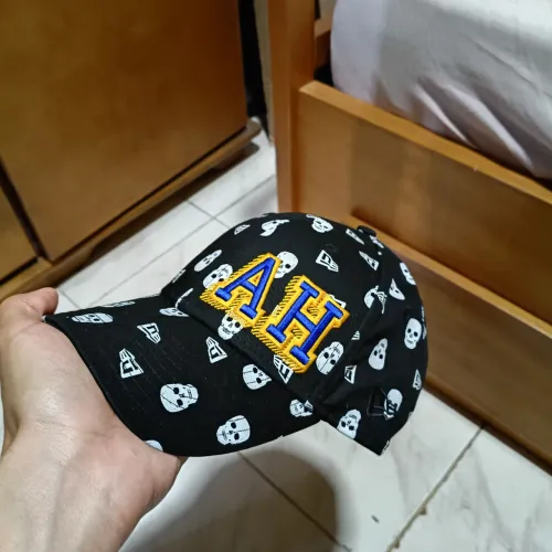 Boné da New era Alexandre Herchcovitch na etiqueta