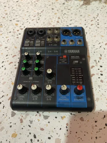 Mesa de som Yamaha MG06 6 canais . 390 pra levar