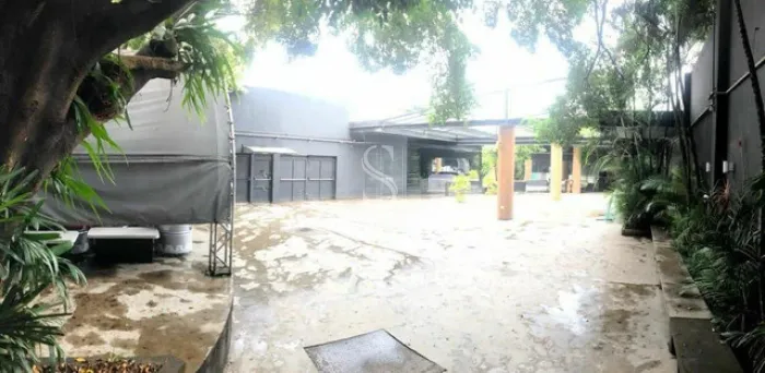 Galpão de 1500m² com 3 salas, 3 banheiros e 40 vagas a venda em Indianópolis - São Paulo
