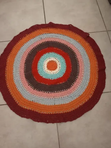 Tapete de crochê em barbante colorido