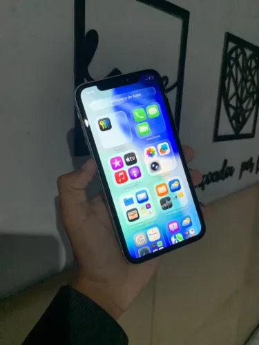 Vendo iPhone 11 pegando tudo