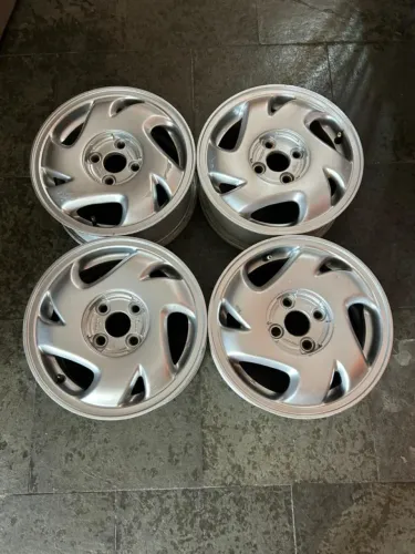 Jogo de rodas aro 14 4x100 originais HONDA em ótimas condições
