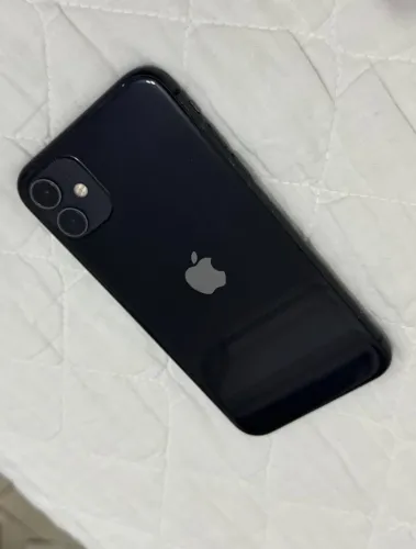 Vendo iPhone 11 128gb, todo original bateria 100% todo conservado R$ 1.500