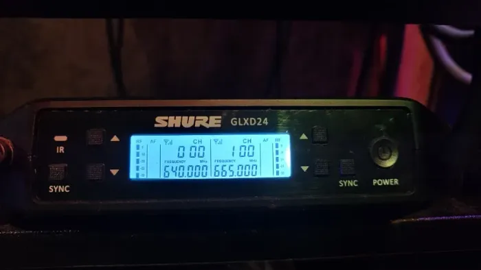 Microfone Shure Glxd4 beta58a Duplo Sem Fio/ Bastão em Metal
