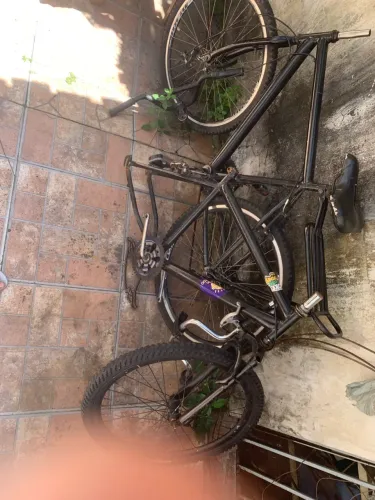 Quadros e peças de bicicleta aro 26 tem conversa