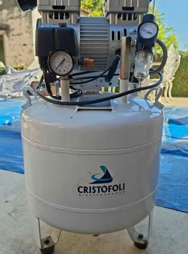 Vendo compressor cristofoli sem óleo 38l 220V