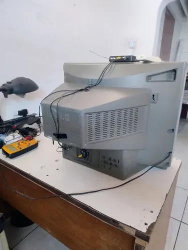 Tv LG 20 polegadas funcionando perfeitamente ? dúvidas só ligar para *.