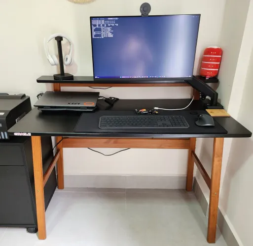 Mesa tok&stock 110x55 perfeito estado. 