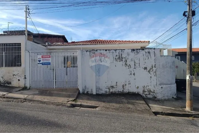 Vendo casa Ampla na Vila Fiori: 3 Dorms (2 Suítes) + 4 Vagas  A menos de 10 min do Centro!