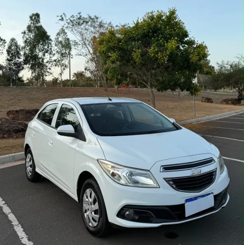 Chevrolet Onix Hatch LT 1.0 8V Flex Power Mec. 4P 2014
