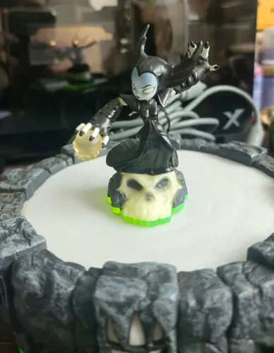 Boneco Skylanders Hex (Faço olx pay)