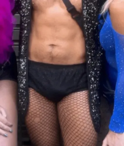 short curto com tela brilhosa e forro para carnaval - tamanho g R$ 30