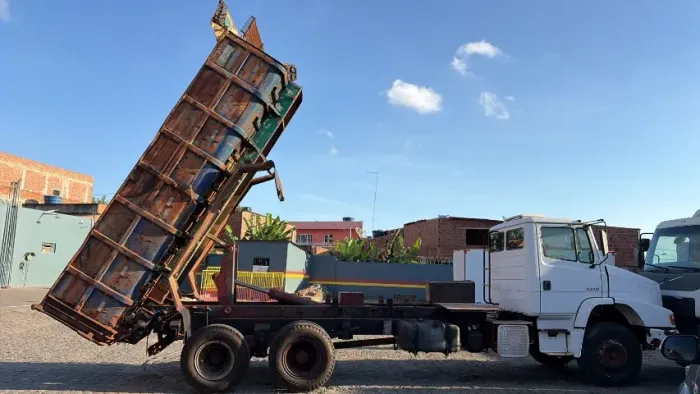 Caçamba basculante para Caminhão TRUCK com leque